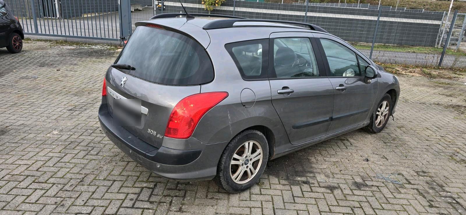 Peugeot 308 2008 — салон