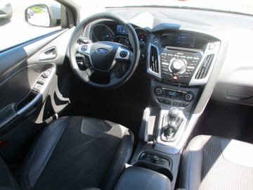 Ford Focus Turnier Titanium NAVI + Winterp+ PDC+ Kam.