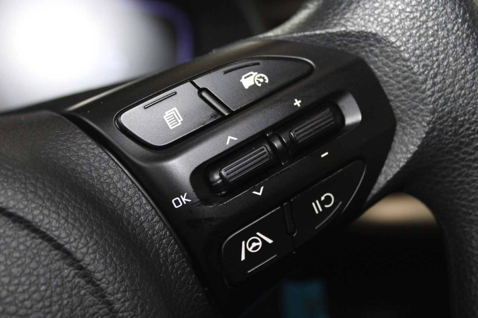Fahrzeugabbildung Kia Stonic KLIMA NAVI Kamera PDC DAB usw. 1.Hand