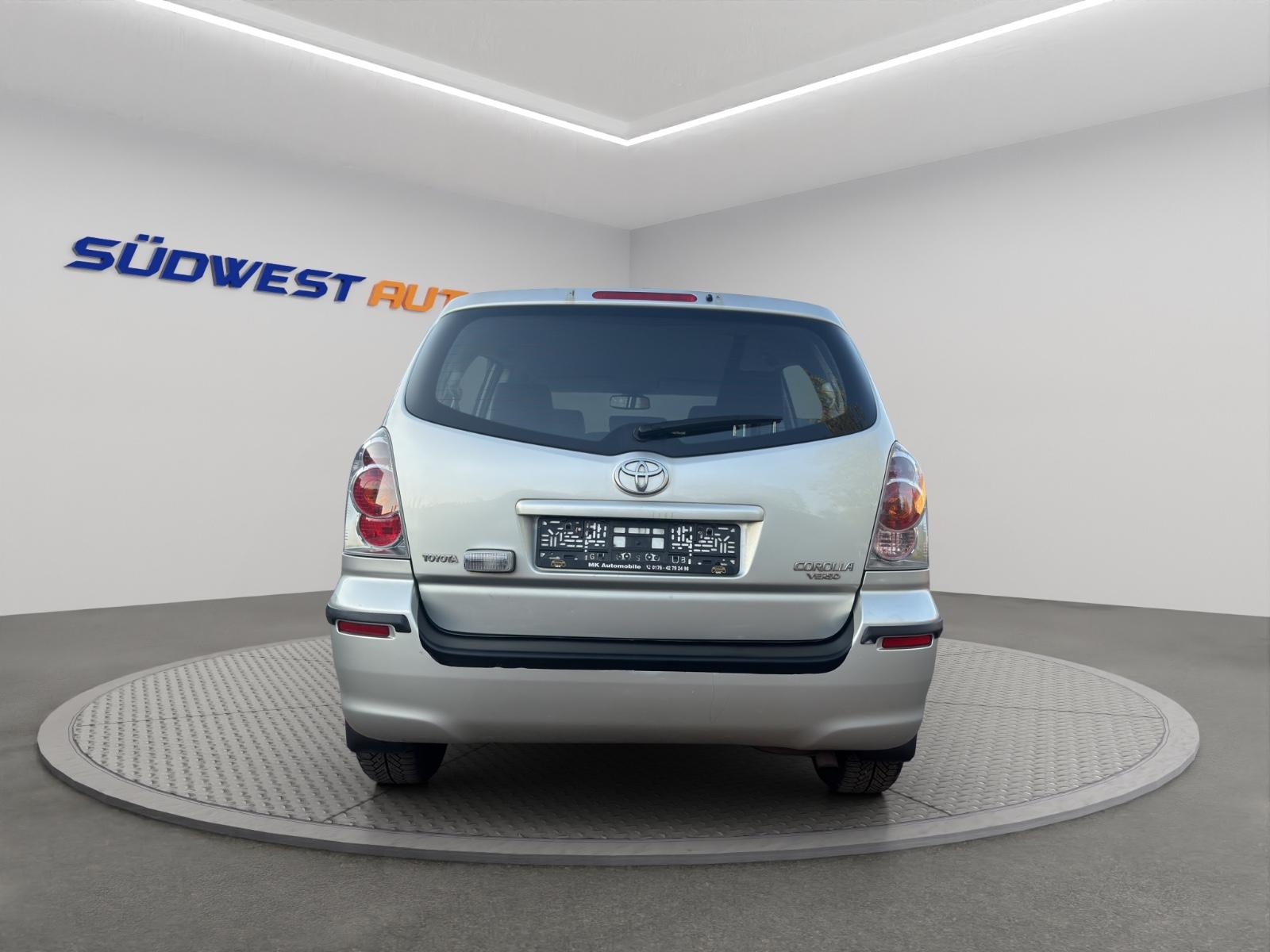 Toyota Corolla Verso 2004 — двигун 1.794 cm³, 129 HP (95kW)