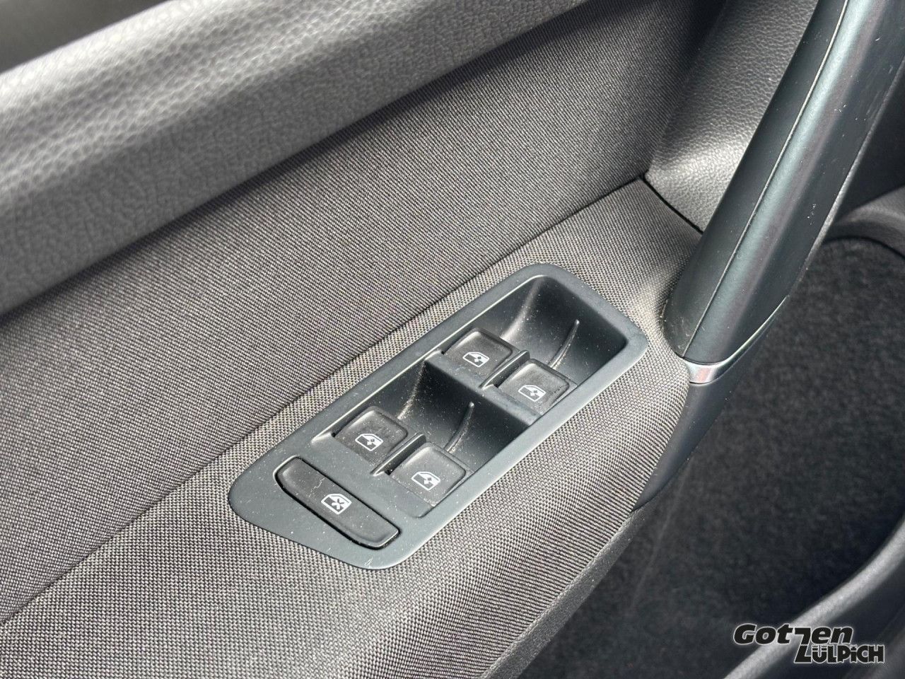 Fahrzeugabbildung Volkswagen Golf Sportsvan Join 1.0 TSI Klima PDC Bluetooth