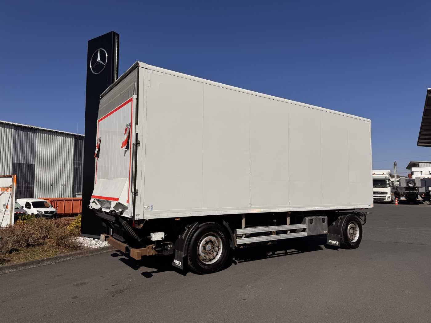 Fahrzeugabbildung Andere Junge AASK18P037 LBW Bär (2.000kg)