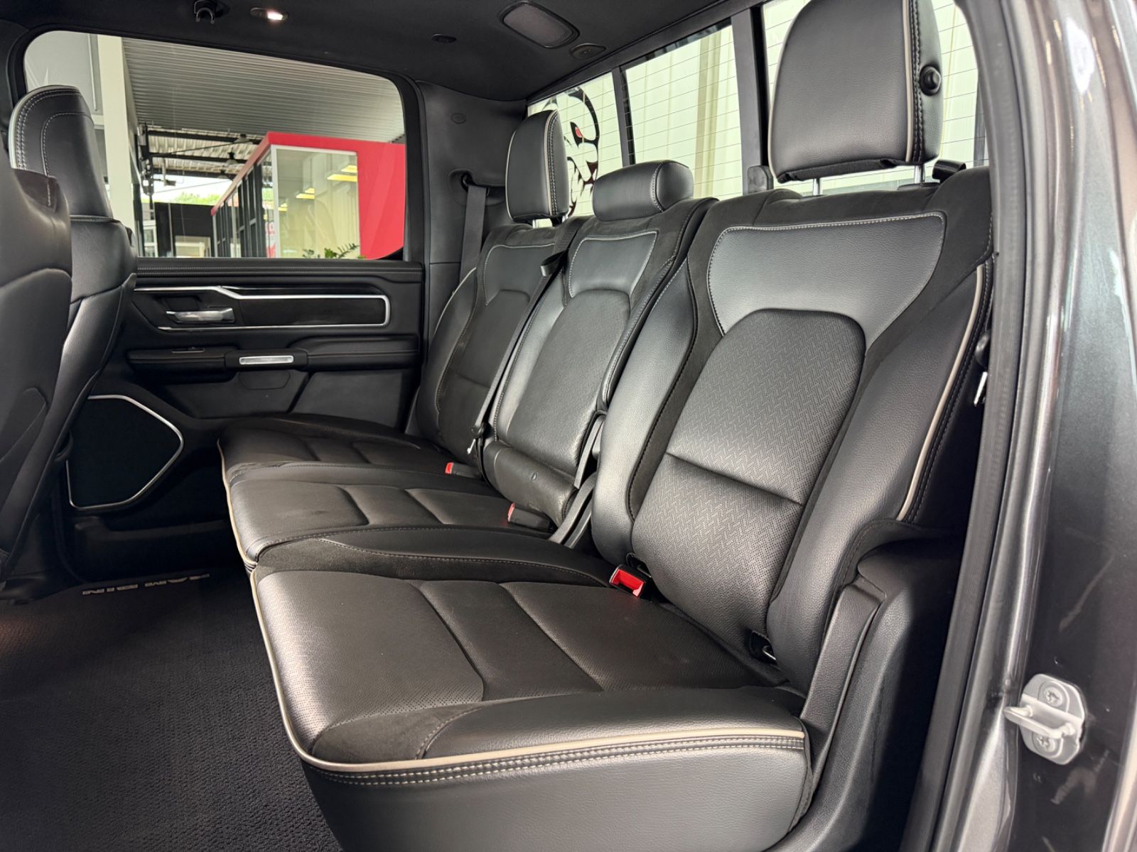 Fahrzeugabbildung Dodge RAM 1500 5,7 Laramie NIGHT LPG Luft RamBox