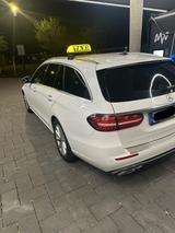 Mercedes-Benz E 220 d 4MATIC T Autom. - - Mercedes-Benz E-Class: Taxi