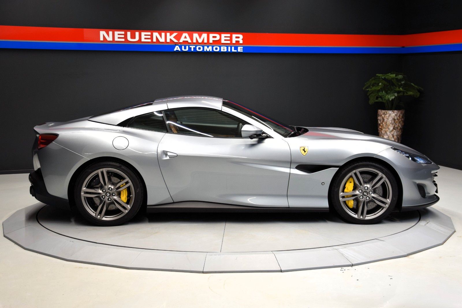 Fahrzeugabbildung Ferrari Portofino ACC Kamera Display Garantie  ADAS 1.Ha