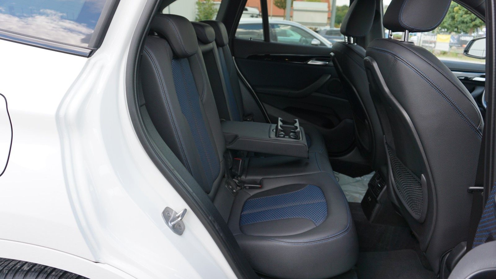 Fahrzeugabbildung BMW X1 sDrive 20 i M Sport,LED,Kamera,AHK, 8 fach be