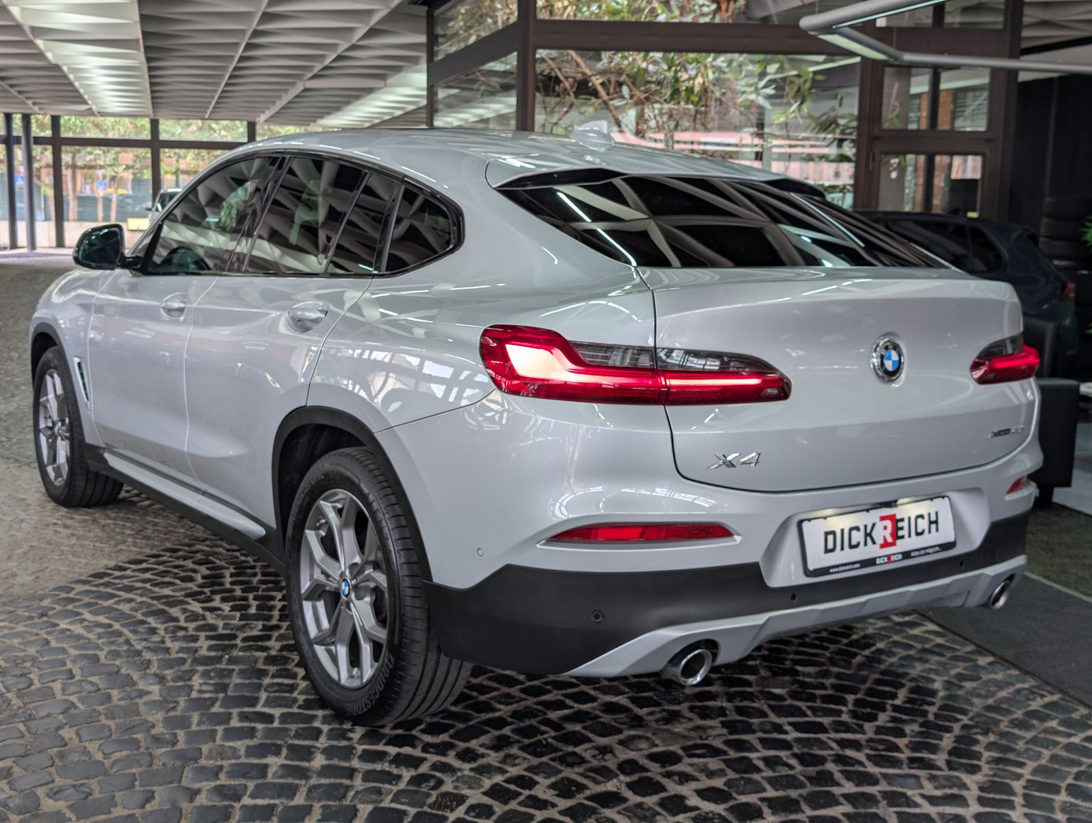 Fahrzeugabbildung BMW X4 xDrive 30 i xLine MSport Shadow PANO H&K VOLL
