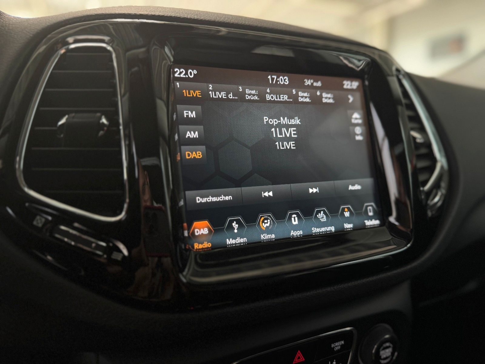 Fahrzeugabbildung Jeep Compass Limited 4WD DAB+ Xenon Beats Navi