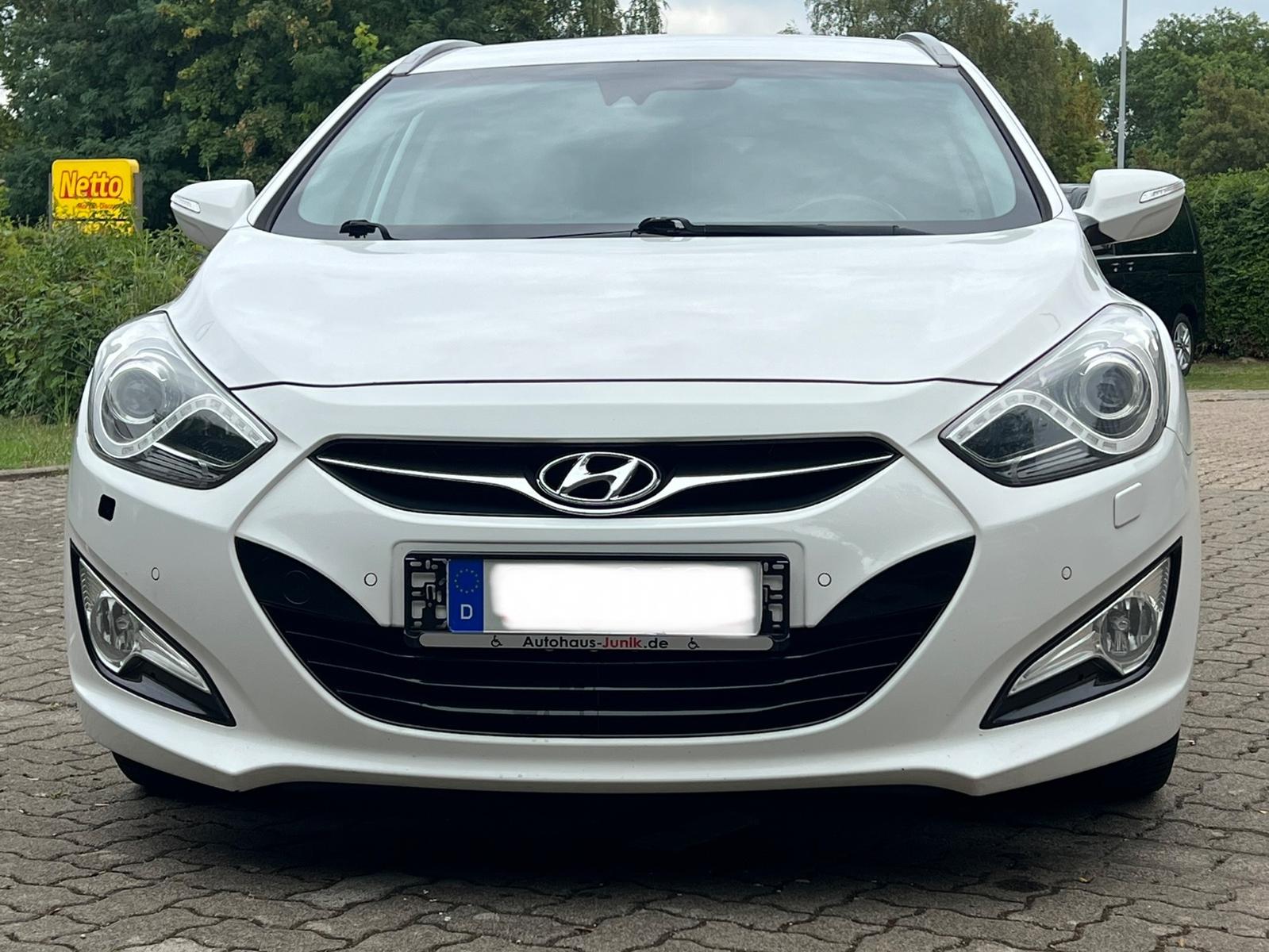 Hyundai i40 2012 — interior