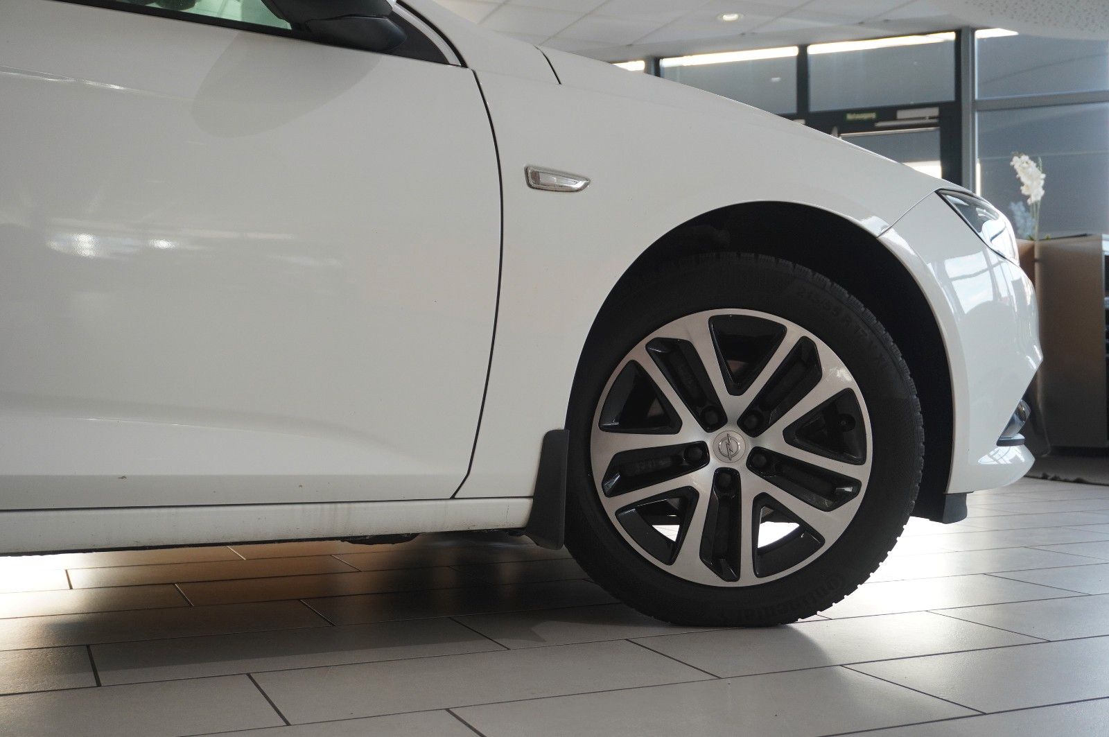 Fahrzeugabbildung Opel Insignia B GS 1.5T DYNAMIC NAVI/LED/SPORT/SH/AHK