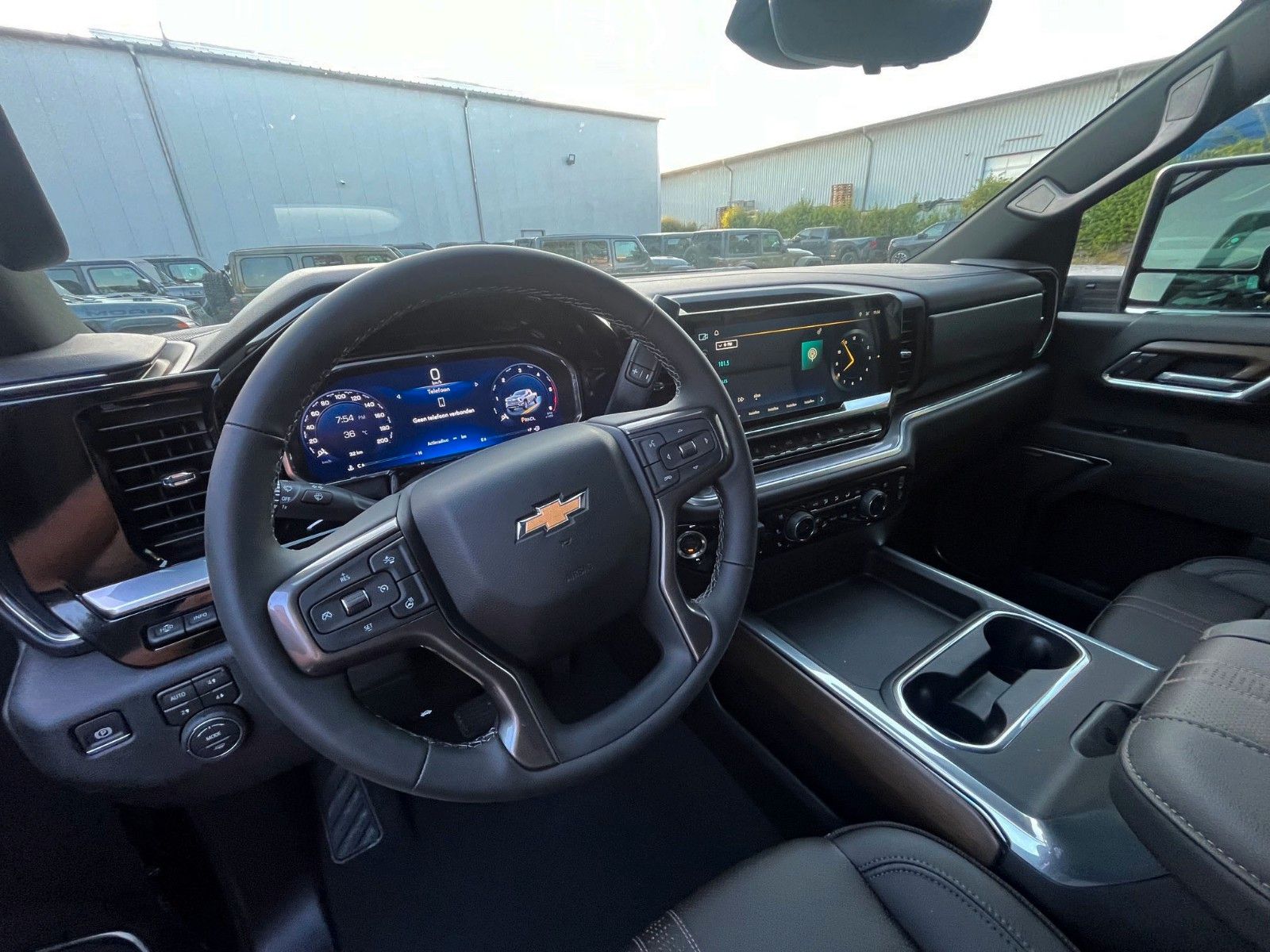 Vehicle photo 9
