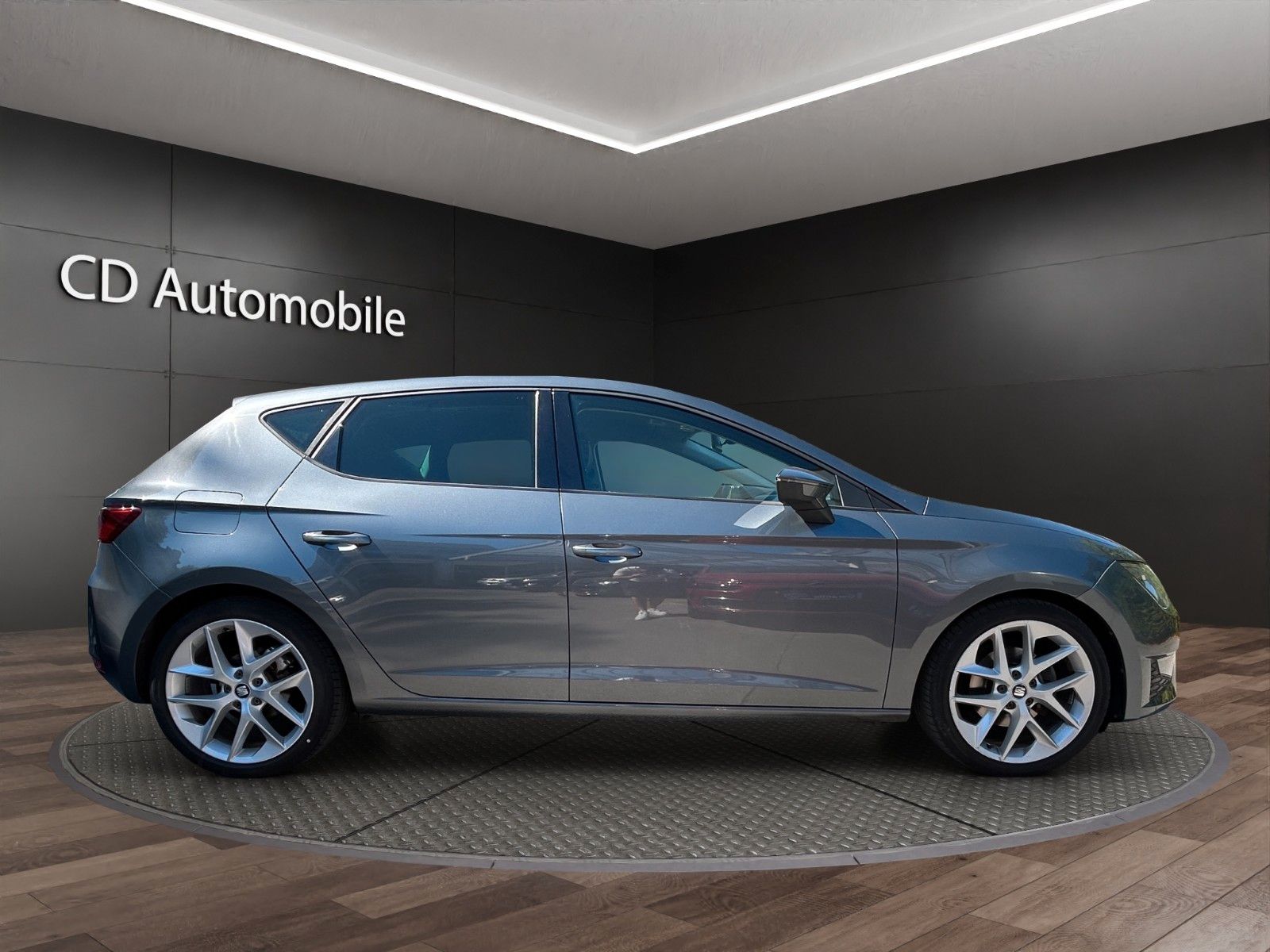 Fahrzeugabbildung SEAT Leon FR/TÜV & Service Neu