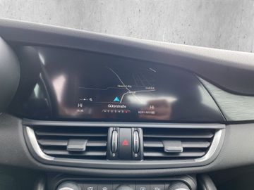 Alfa Romeo GIULIA 2.2 JTDM Super *AHK*Winterpaket*Navi*