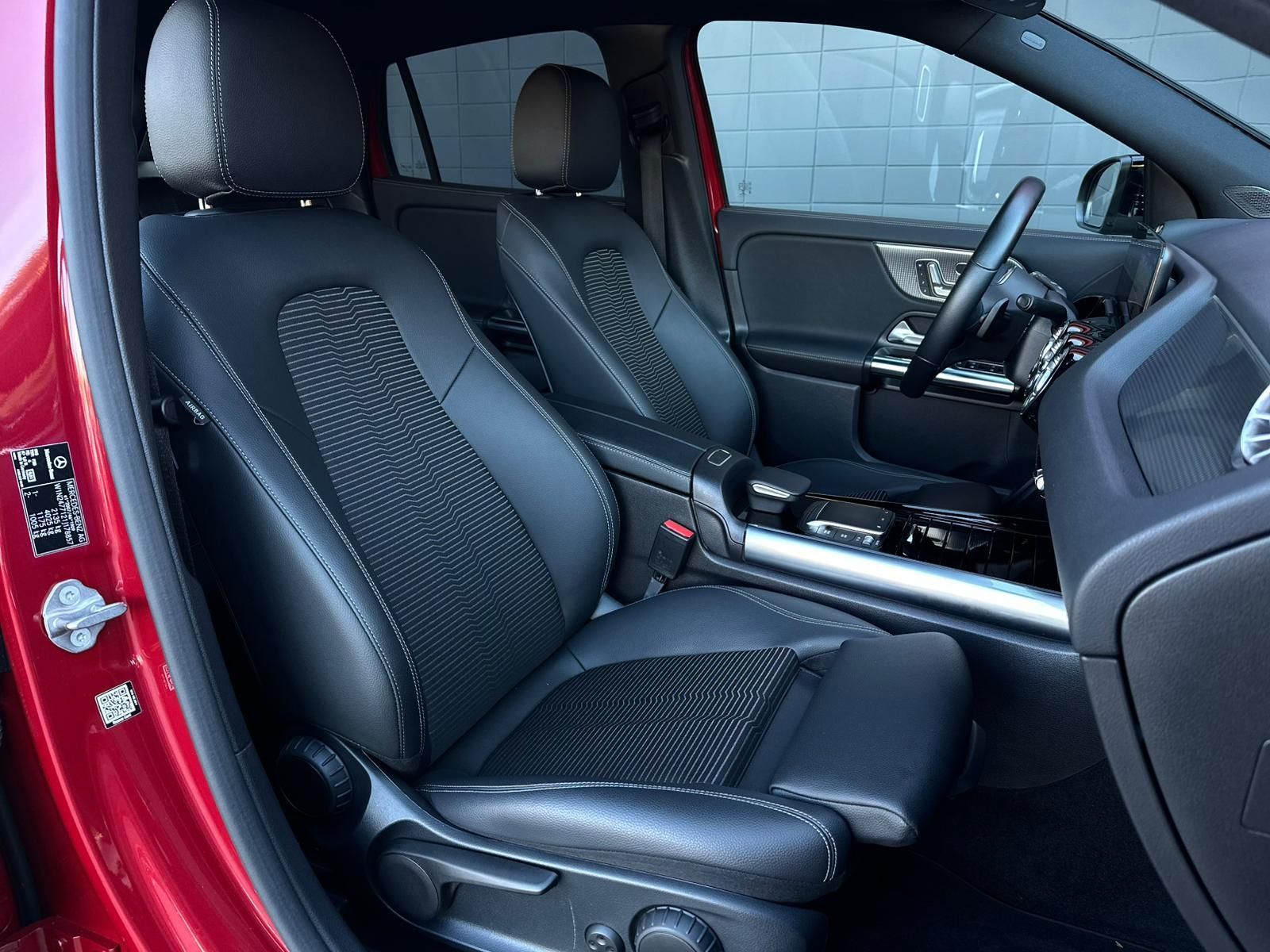 MERCEDES-BENZ GLA 200d NIGHT* MULTIBEAM#SHZ#SH#360CAM#NAV#TEMP - Image 16