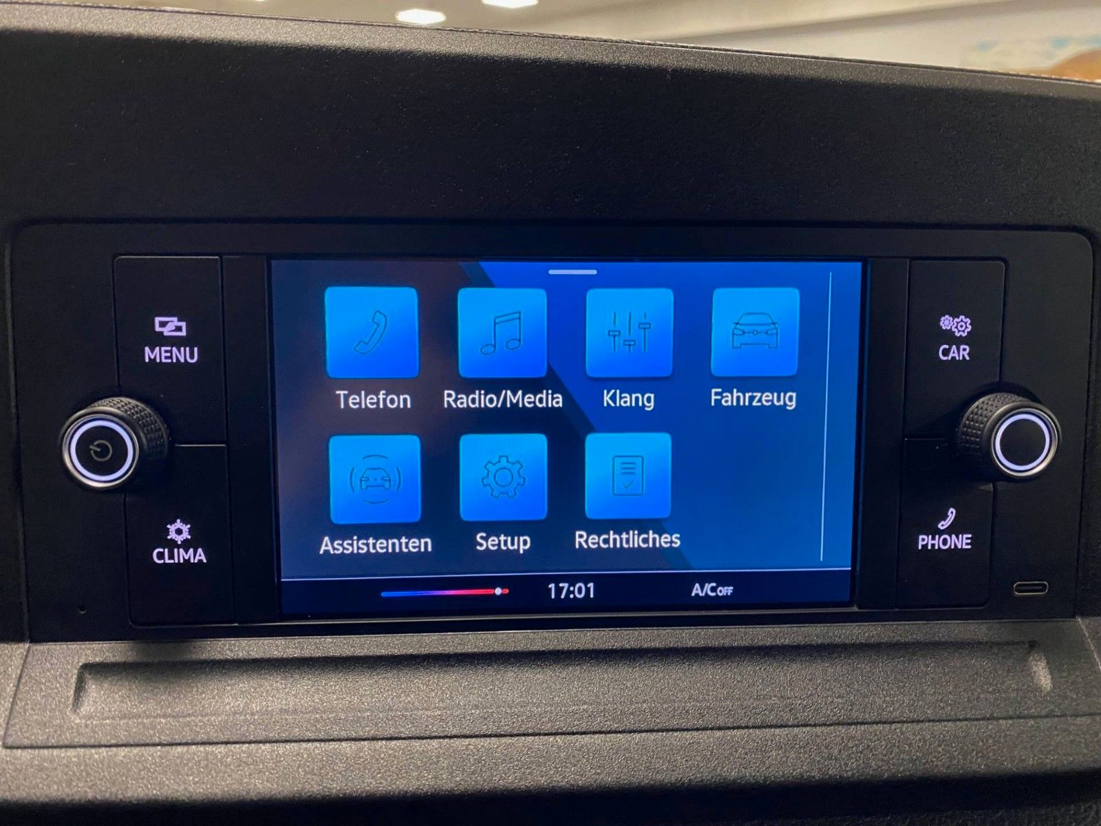 Fahrzeugabbildung Volkswagen Caddy 1.5 TSI angemeldet vor der Haustür MAXI