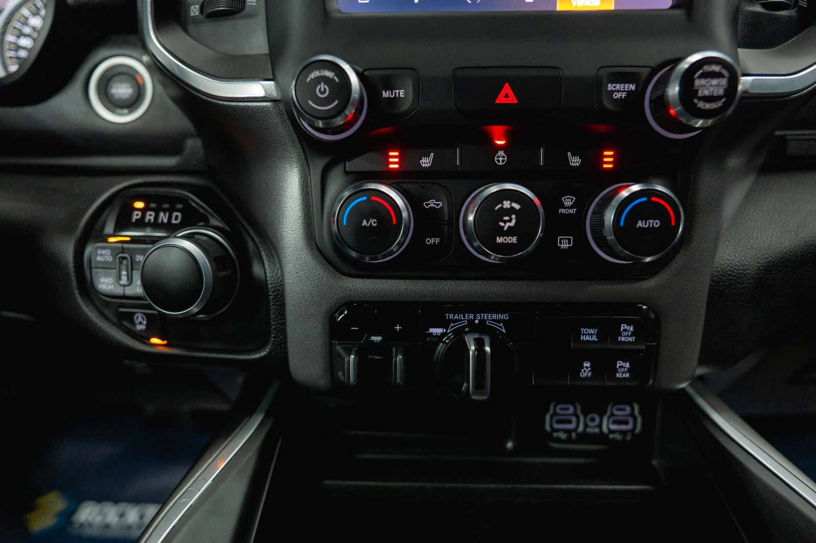 Fahrzeugabbildung Dodge RAM 5.7 V8 HEMI 4x4 BLACK EDITION Longbed 19%