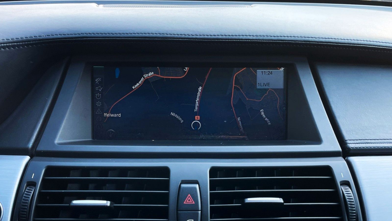 Fahrzeugabbildung BMW X6 M LEDER HUD 360° SOFT-CL NAVI-PRO ALU 22" LED