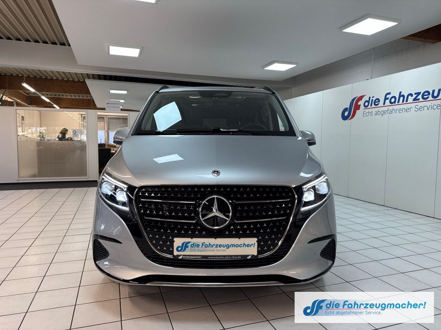 Fahrzeugabbildung Mercedes-Benz V 250 d 4MATIC AVANTGARDE lang LuftF. Pano 360 A