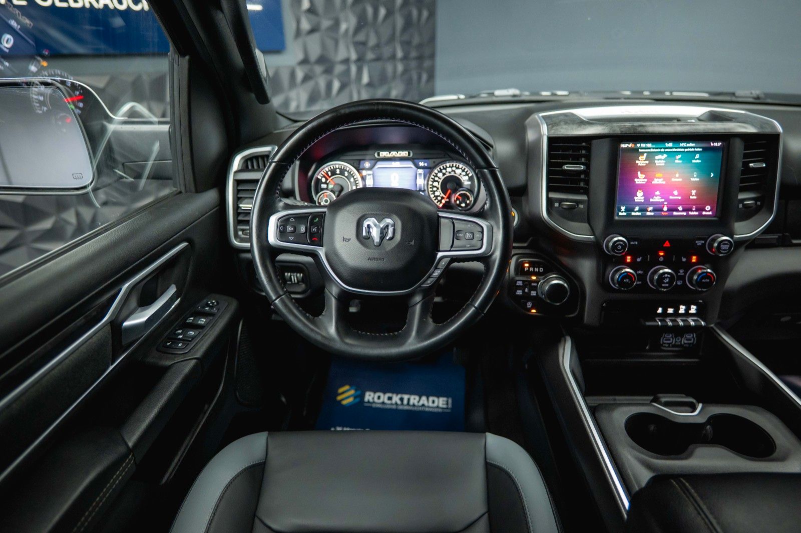 Fahrzeugabbildung Dodge RAM 5.7 V8 HEMI 4x4 OFFROAD Night-Paket *LED*