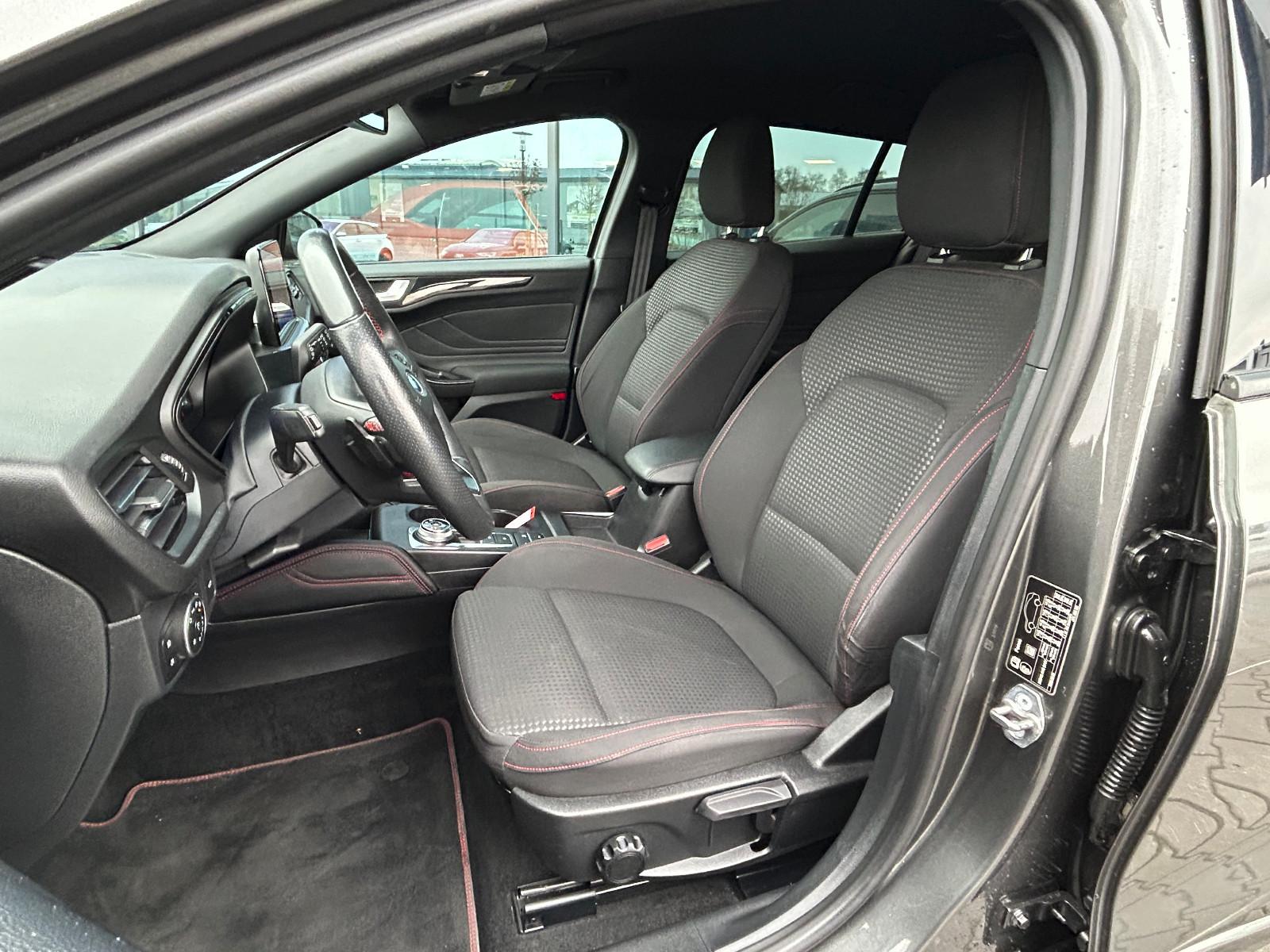 Ford Focus Turnier 1.5 ST-Line X *LED*APP*TEMP*SHZ*18