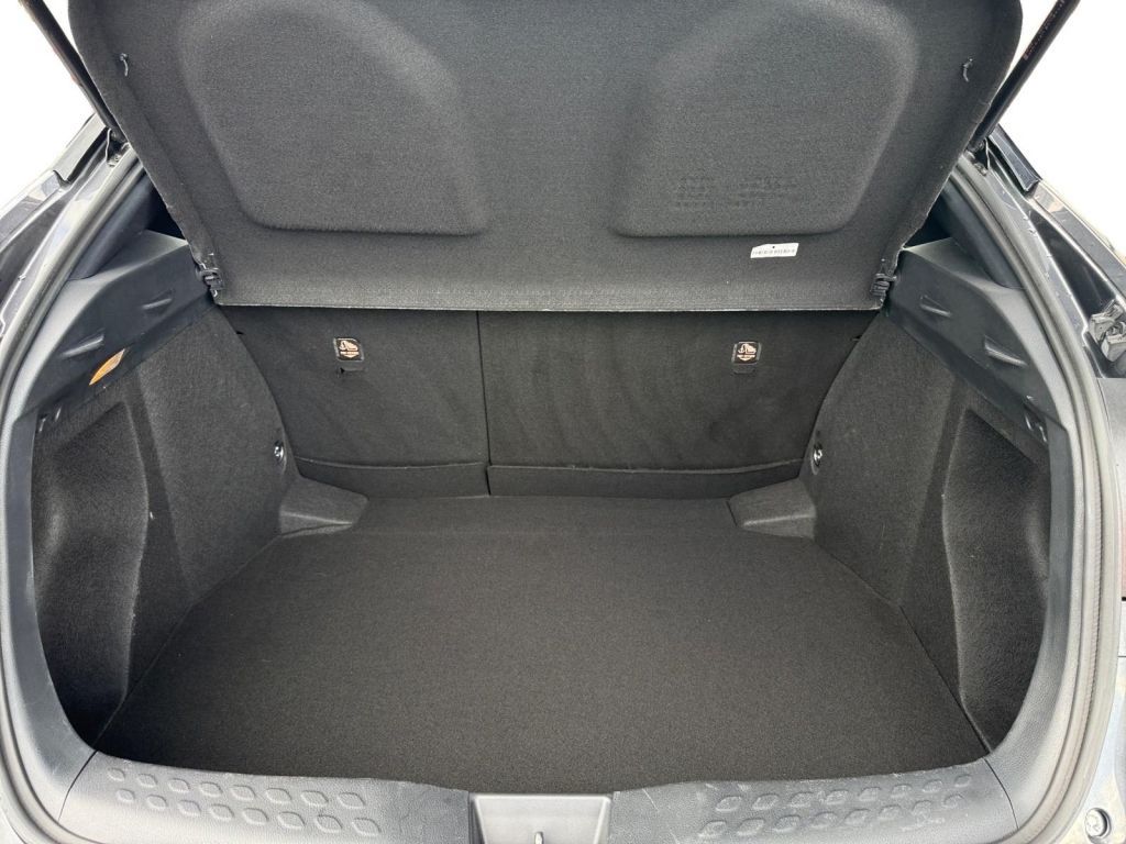 Fahrzeugabbildung Toyota C-HR Hybrid Flow