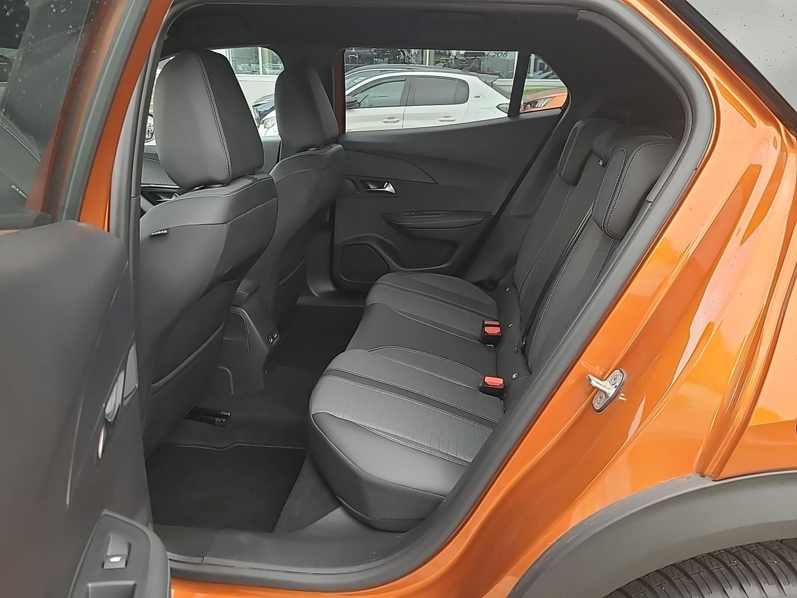 Fahrzeugabbildung Peugeot 2008 Allure +LED+TEMPOMAT+CARPLAY+LANEASSIST+