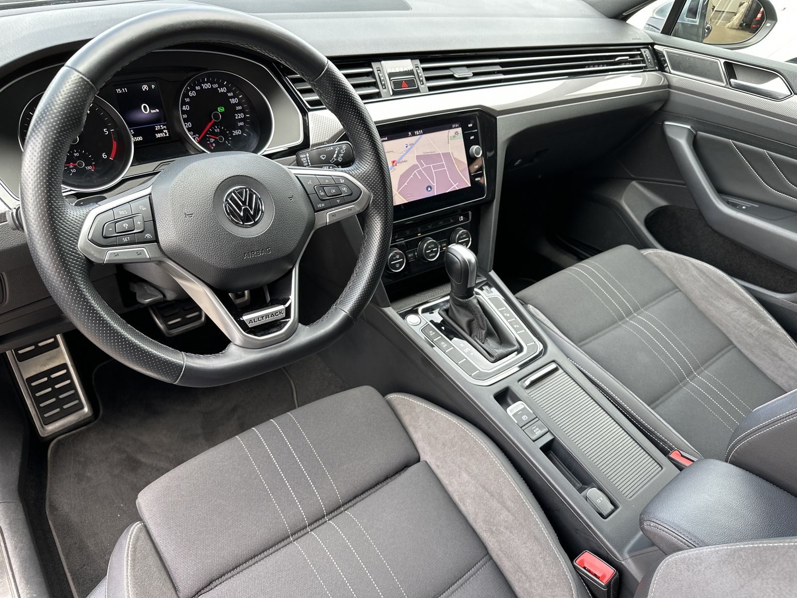 Fahrzeugabbildung Volkswagen Passat Alltrack 2.0 TDI DSG 4M NAV+LED+AHK+KAMER