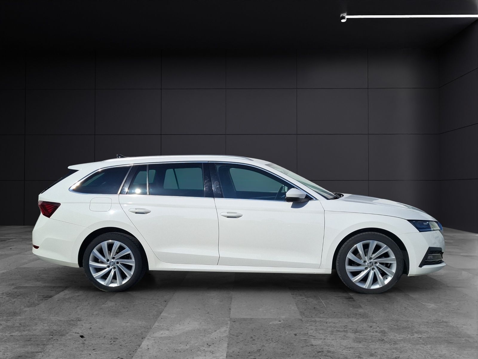 Fahrzeugabbildung SKODA Octavia Combi TDI First-Edition DSG Standhzg. LE