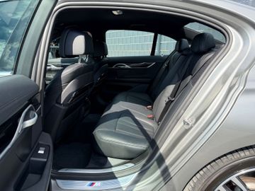 BMW 740 - 11