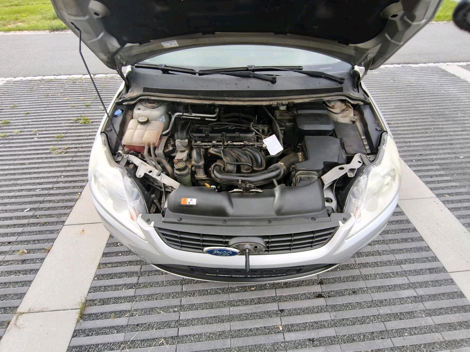 Ford Focus 2010 — photo 13
