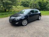 Opel Astra 1.4 Turbo Cosmo Cosmo - Opel Astra aus 2010: Turbo