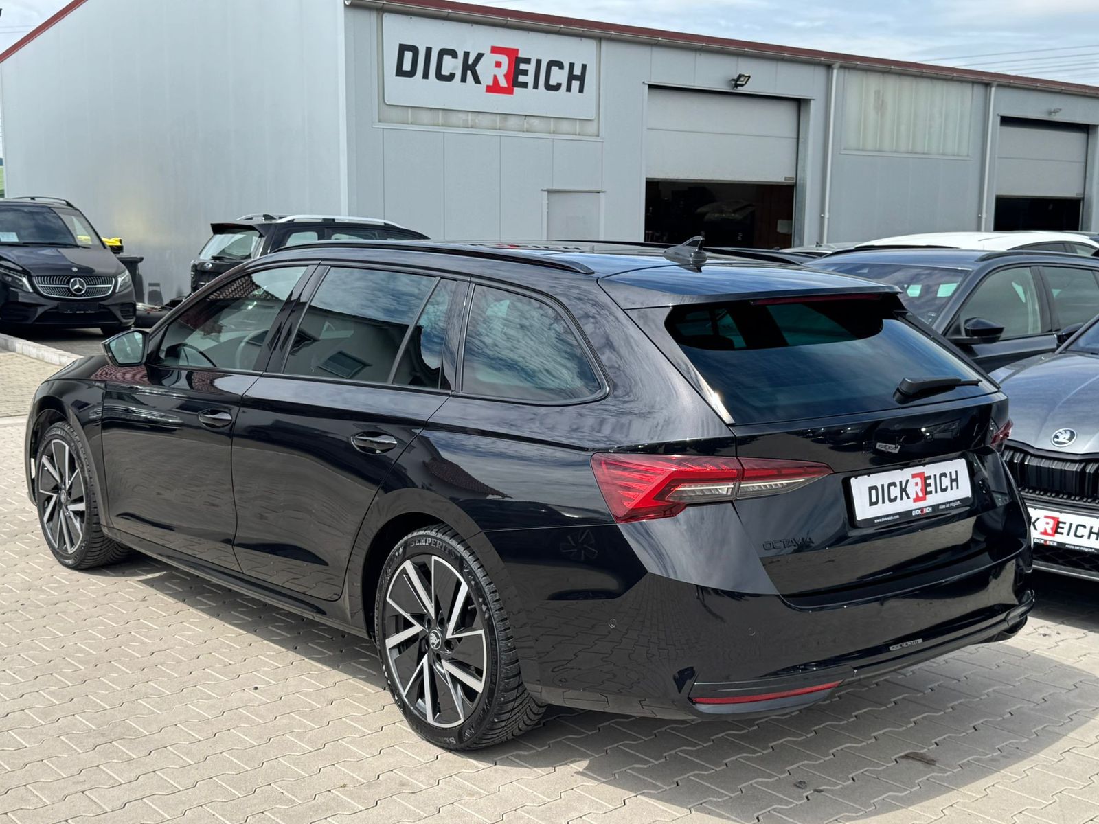 Fahrzeugabbildung SKODA Octavia 2.0 DSG Sportline MATRIX*PANO*CANT.*5J.G