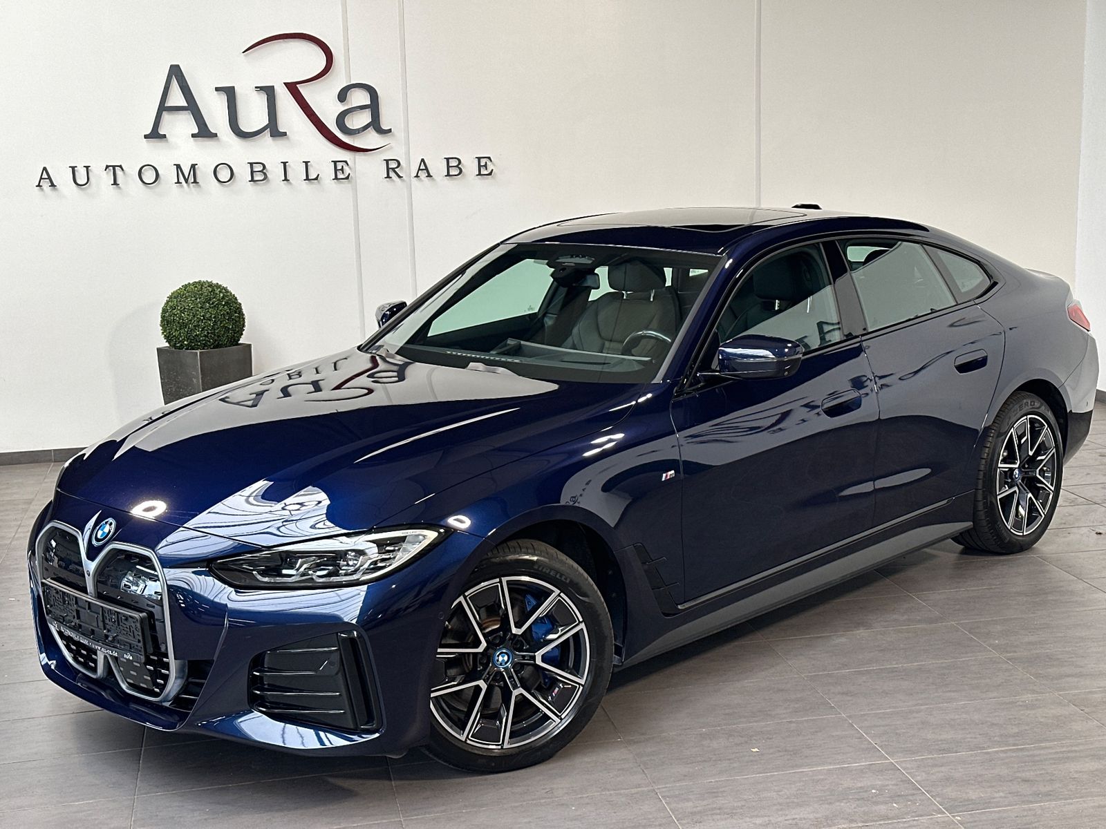 Fahrzeugabbildung BMW i4 GC eDrive40 M-Sport NAV+LED+GLASDACH+ACC+VC
