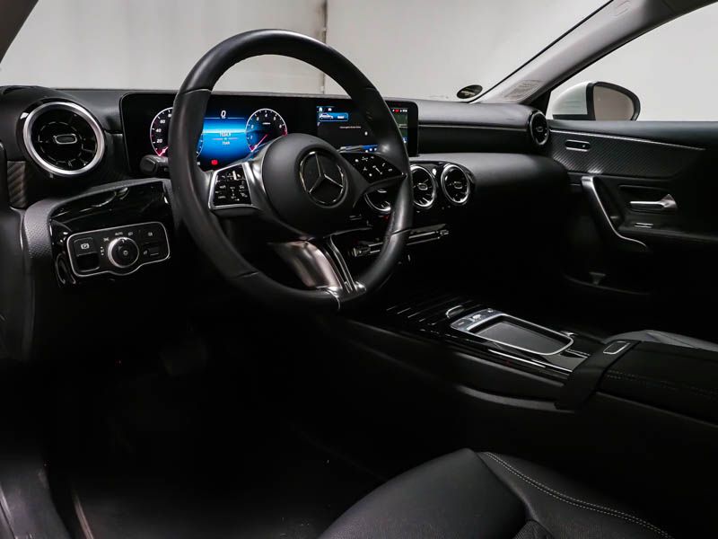Fahrzeugabbildung Mercedes-Benz A 180 PROGRESSIVE+AHK+LENKRADHEIZ+KAMERA+LED+
