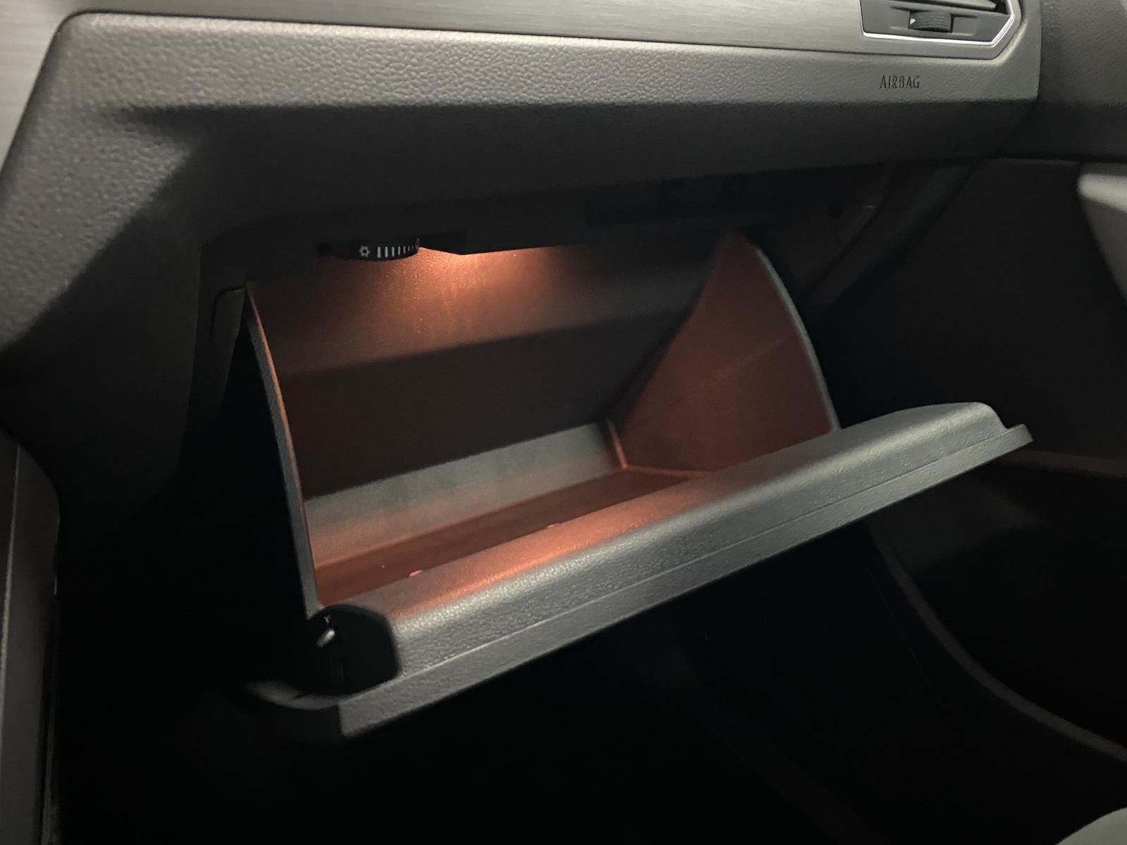 Fahrzeugabbildung Volkswagen Touran 1.5 TSI Comfortline+IQLIGHT+ACC+AHK+TOTWI