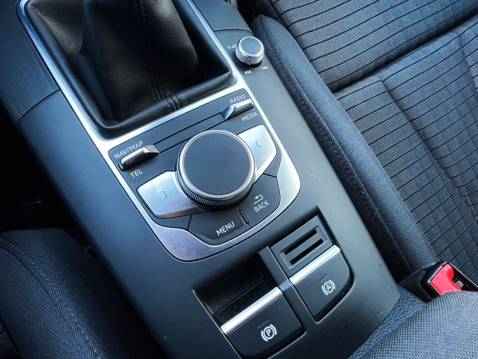 Fahrzeugabbildung Audi A3 SPORTBACK 150 PS SPORT NAVI BI-XENON DSP 18''
