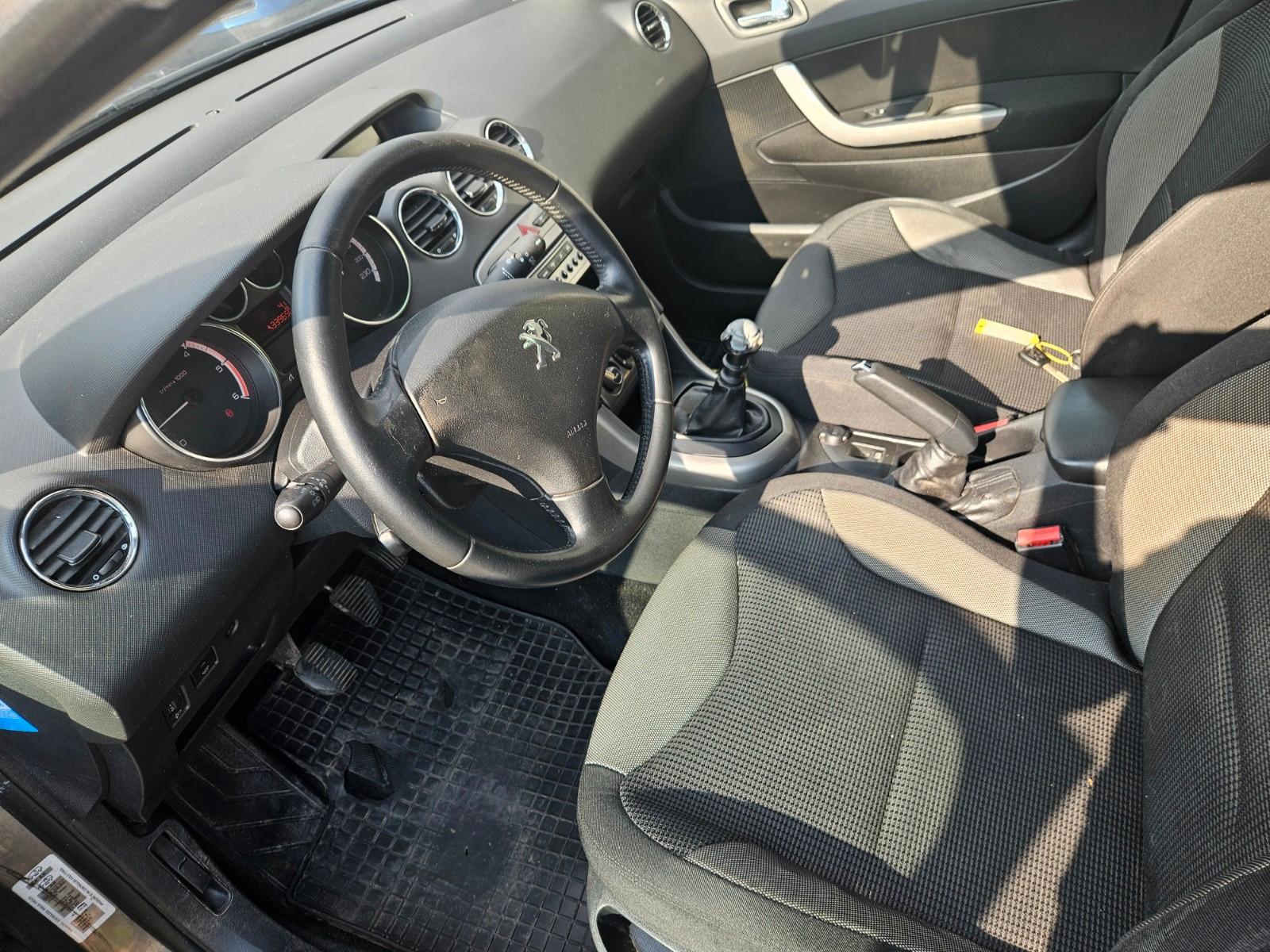 Peugeot 308 2011 — photo 7