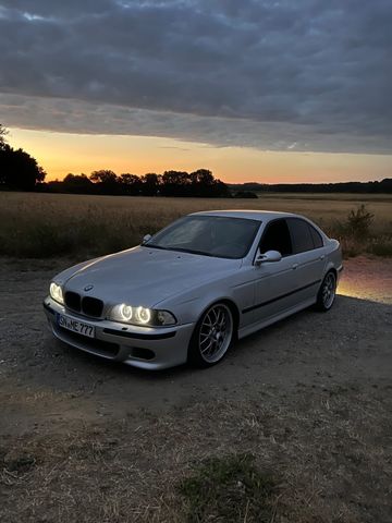 BMW E39 520i