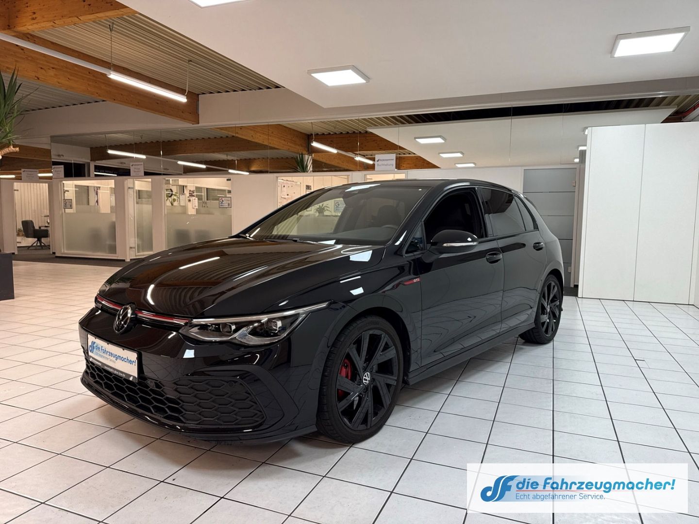 Fahrzeugabbildung Volkswagen Golf VIII GTI Navi Digitales Cockpit LED Sperrdi