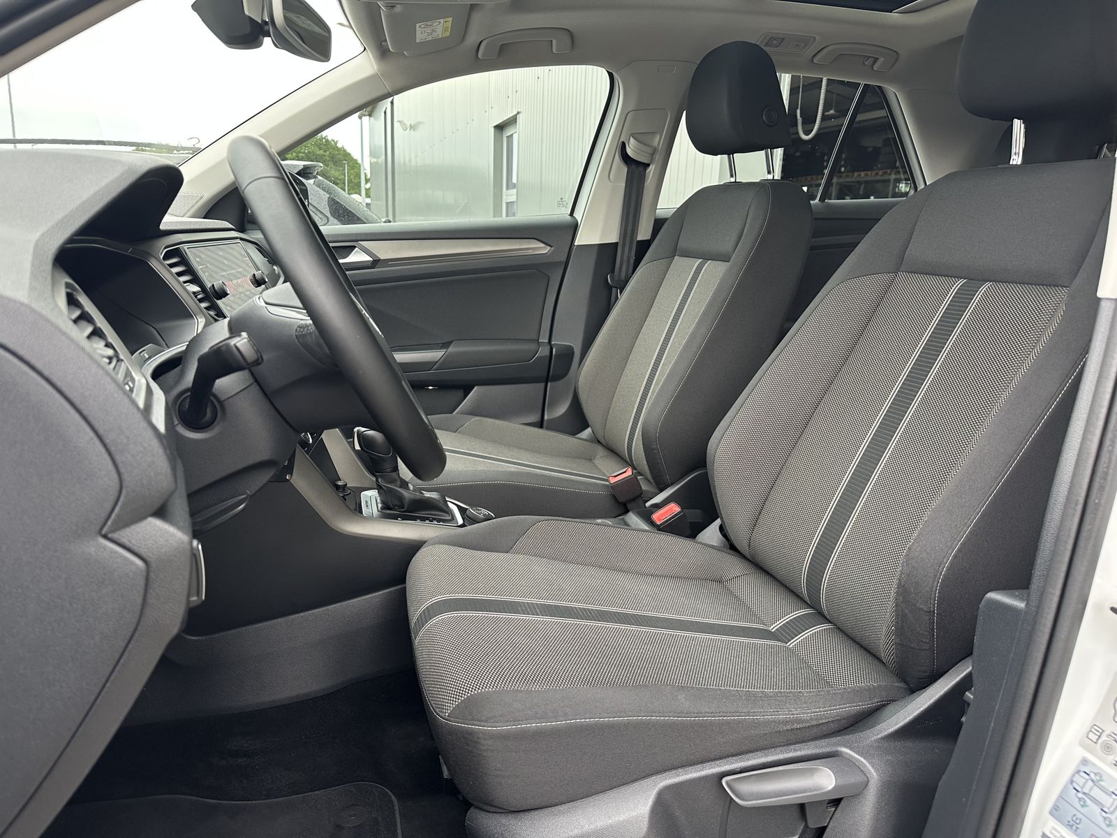 Fahrzeugabbildung Volkswagen T-Roc 2.0 TDI DSG 4Motion Style NAV+LED+PANO+KAM