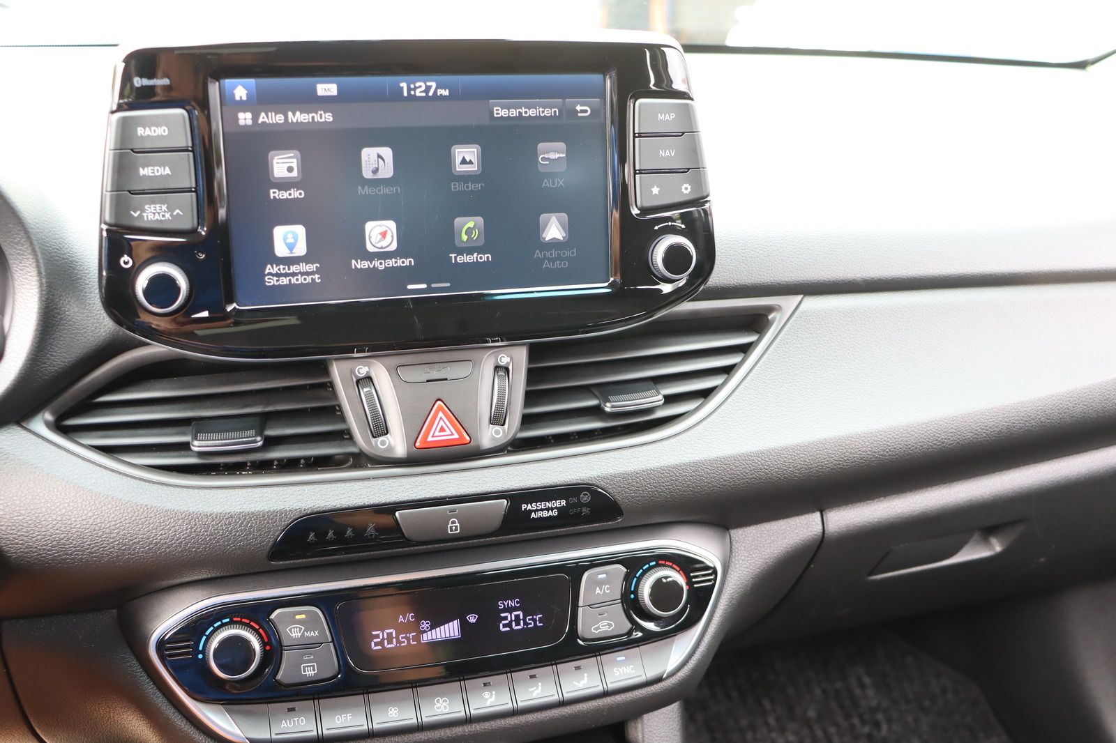 Fahrzeugabbildung Hyundai i30 T- GDi CW Family + * LED * Navi * DAB+ *