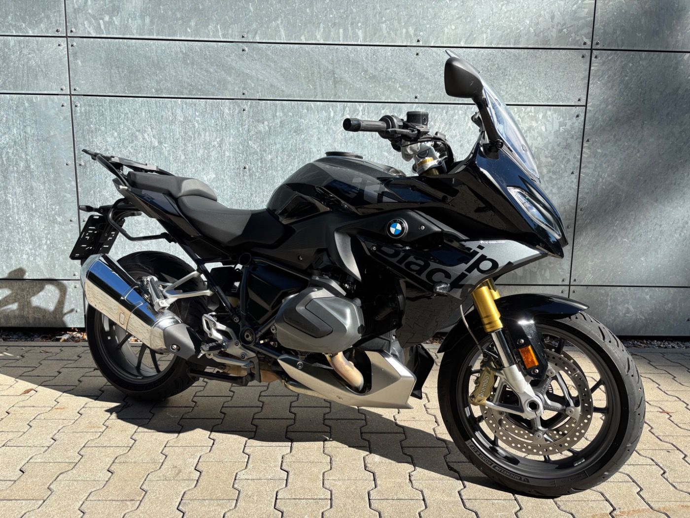 Fahrzeugabbildung BMW R 1250 RS Style Triple Black 3 Pakete Notruf