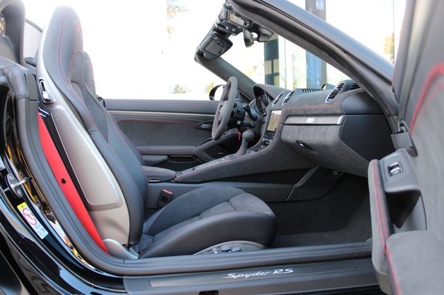 Porsche 718 SPYDER RS / WEISSACH-PAKET / LIFT / 18 Wege Porsche 718 SPYDER RS / WEISSACH-PAKET / LIFT / 18 Wege