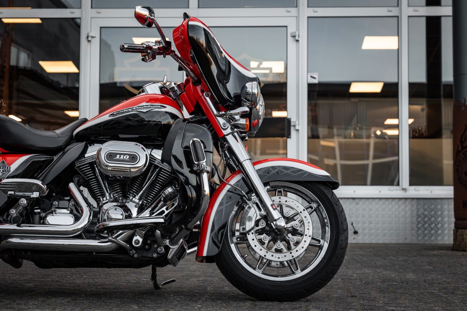 Fahrzeugabbildung Harley-Davidson CVO FLHTCUSE Ultra Classic Electra Glide