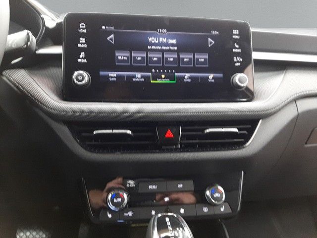 Fahrzeugabbildung Skoda Fabia Tour 1.0TSI DSG AHK Winterpaket 130Jahre