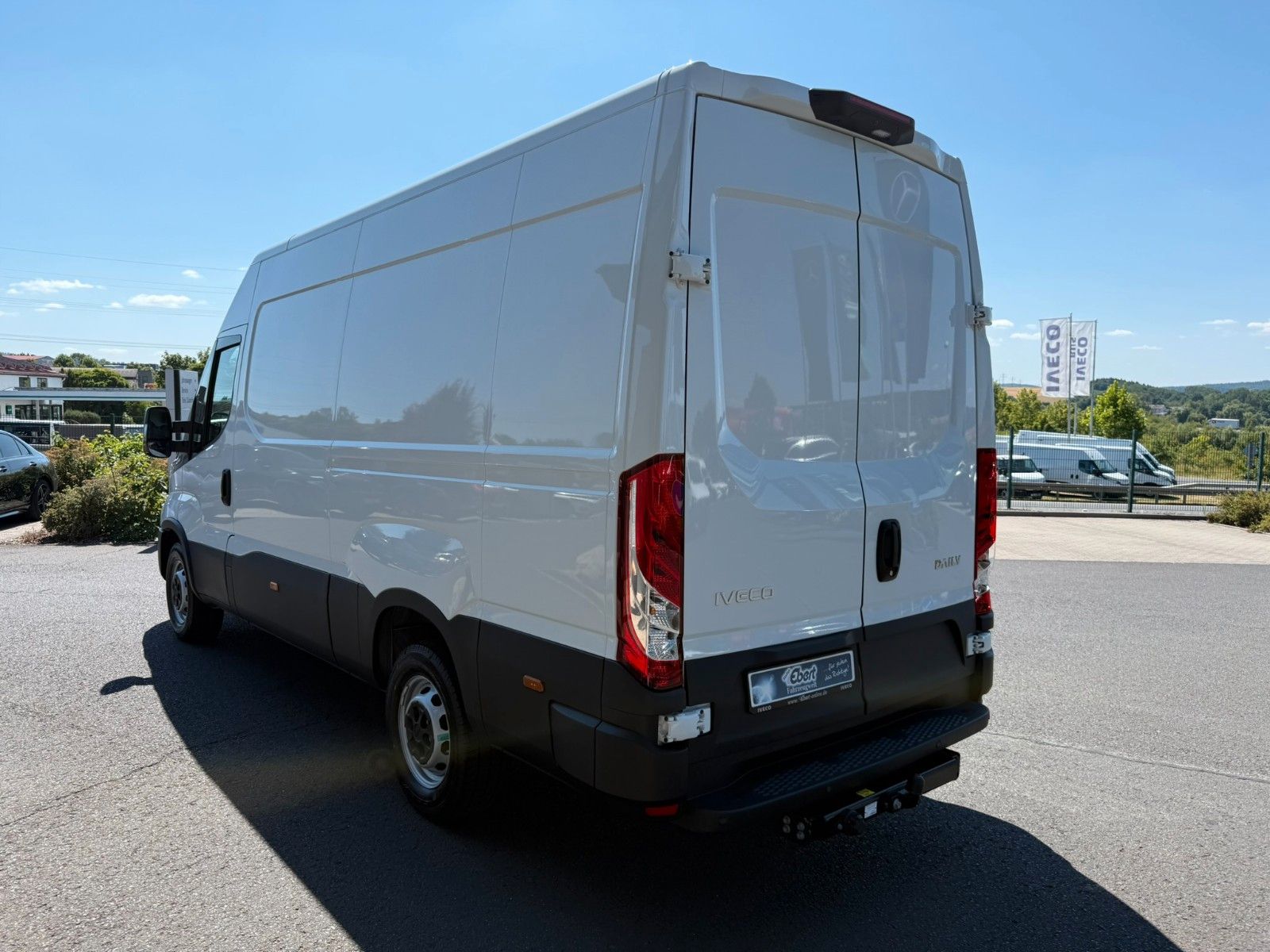 Fahrzeugabbildung Iveco Daily 35S18HA8 V Kastenwagen *R 3.520*AHK*