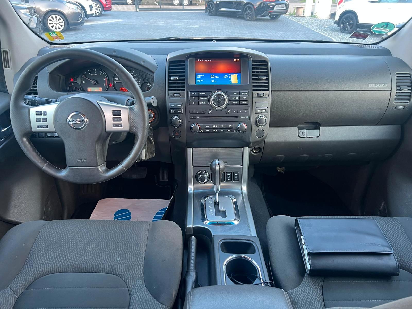 NISSAN NAVARA 2.5 DCI 190 CH 4X4 DOUBLE CAB LE BVA – GPS – SIÈGES CHAUFFANTS – CAMÉRA – ATTELAGE