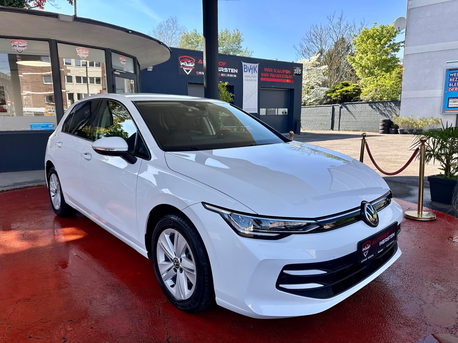 Volkswagen Golf VIII Lim. 1.5 eTSI 110 kW Life|LED|1. Hand