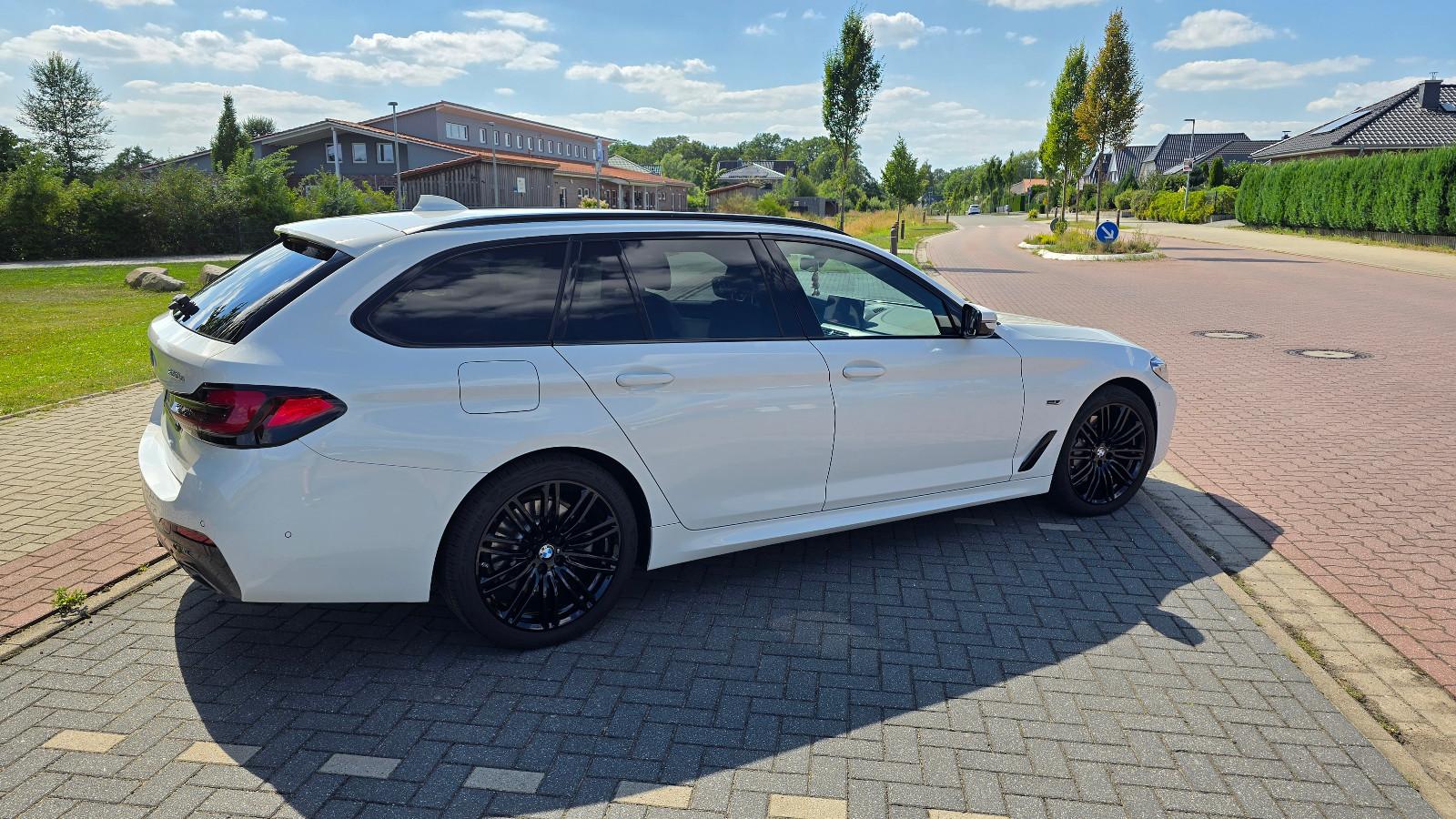 BMW 530e Touring M Sport, Ahk, Head-Up, 360°-Kamera