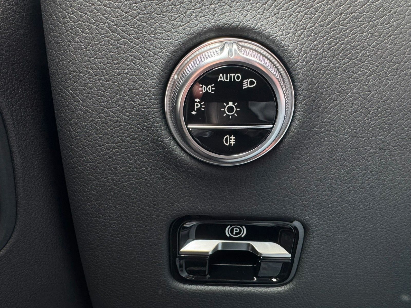 Fahrzeugabbildung Mercedes-Benz GLC 200 4M AMG Distr+360°+Pano+Ambiente+Keyless